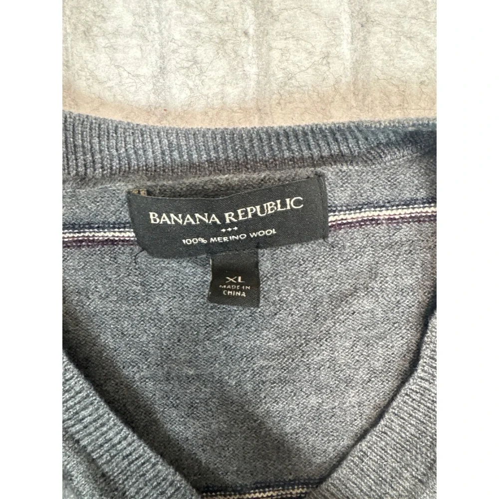 Banana Republic Mens XL Gray Striped 100% Merino‎ Wool V-Neck Sweater